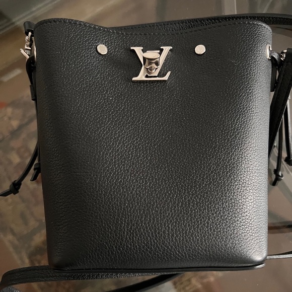 100% authentic Louis Vuitton bag bought from LV directly. - Picture 10 of 16